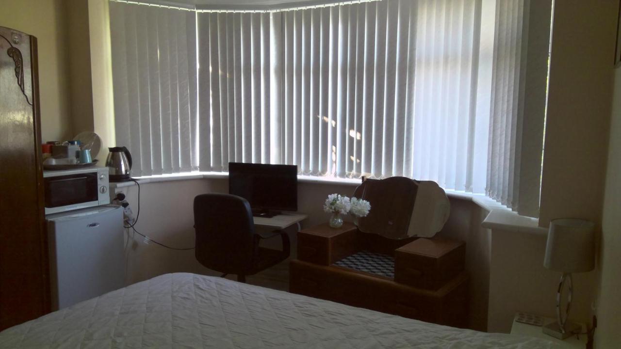 Luxury London Ensuite Double Room, Park Free, Tram-Train! Mitcham Exterior photo