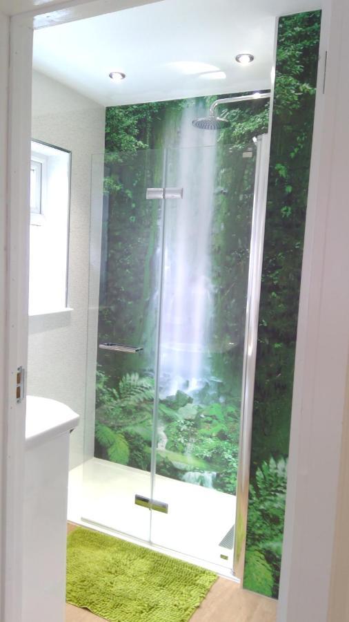 Luxury London Ensuite Double Room, Park Free, Tram-Train! Mitcham Exterior photo